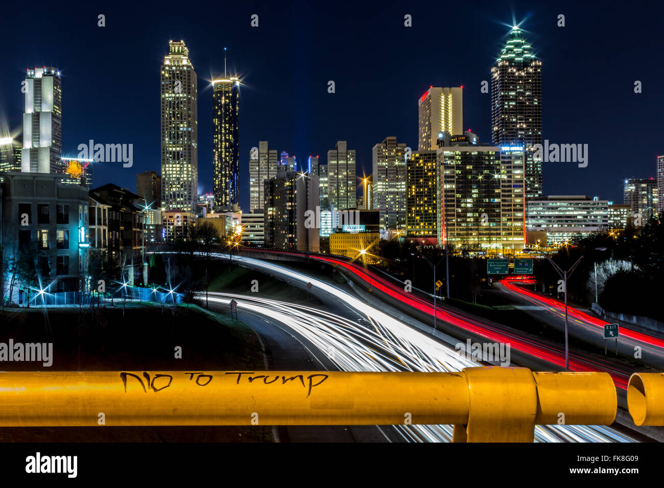 Nein zu Trump mit Blick auf Atlanta, GA Stockfoto