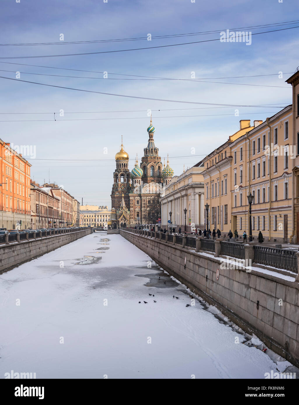 Blick auf die Kirche des Erlösers auf Auferstehungskirche in St. Petersburg und Kanal Stockfoto