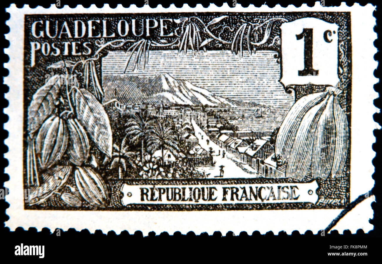 Frankreich - ca. 1917: Eine Briefmarke gedruckt in Guadeloupe zeigt Hafen von Basse-Terre, ca. 1917 Stockfoto