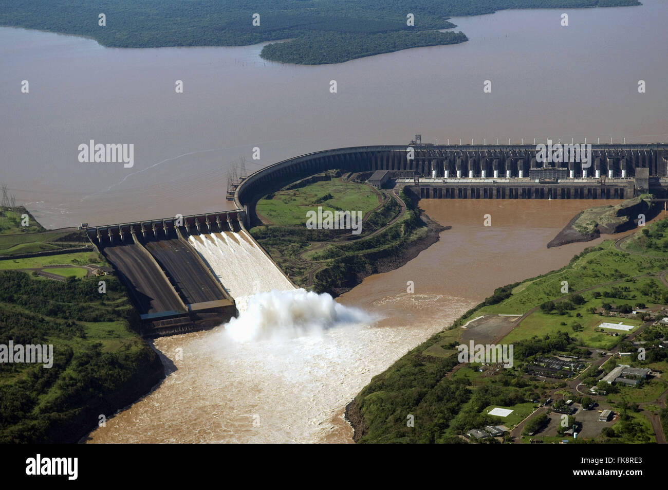 Luftaufnahme des Wasserkraftwerks Itaipu Stockfoto