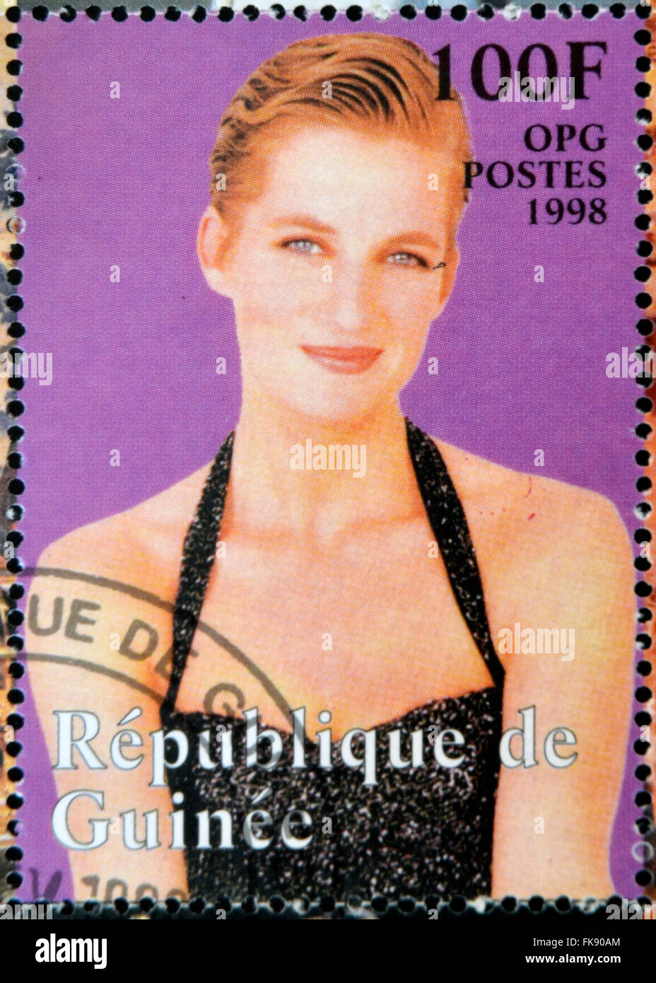 Republik GUINEA - ca. 1998: Eine Briefmarke gedruckt in Republik Guinea zeigt Prinzessin Diana von Wales, ca. 1998 Stockfoto