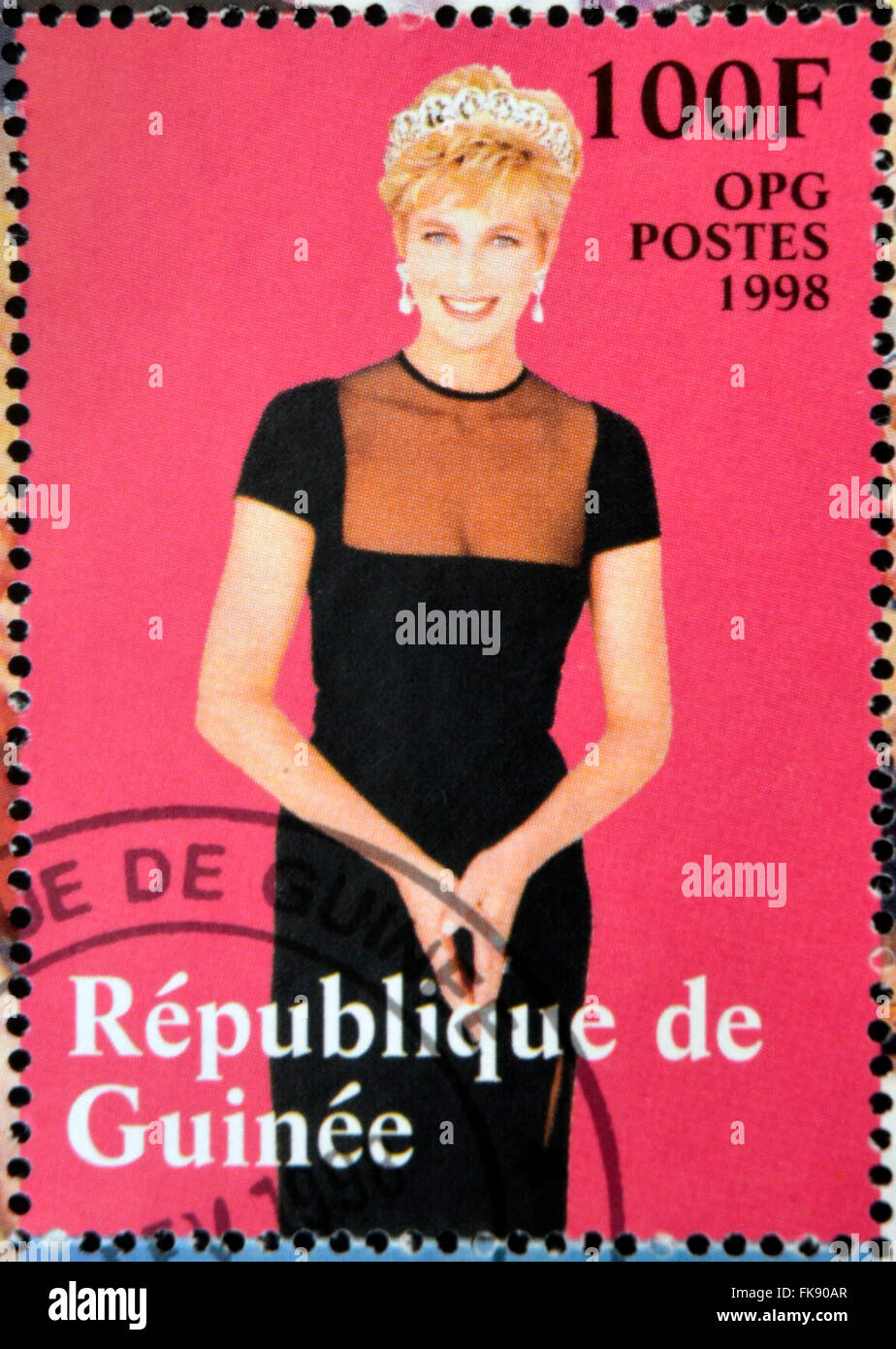Republik GUINEA - ca. 1998: Eine Briefmarke gedruckt in Republik Guinea zeigt Prinzessin Diana von Wales, ca. 1998 Stockfoto