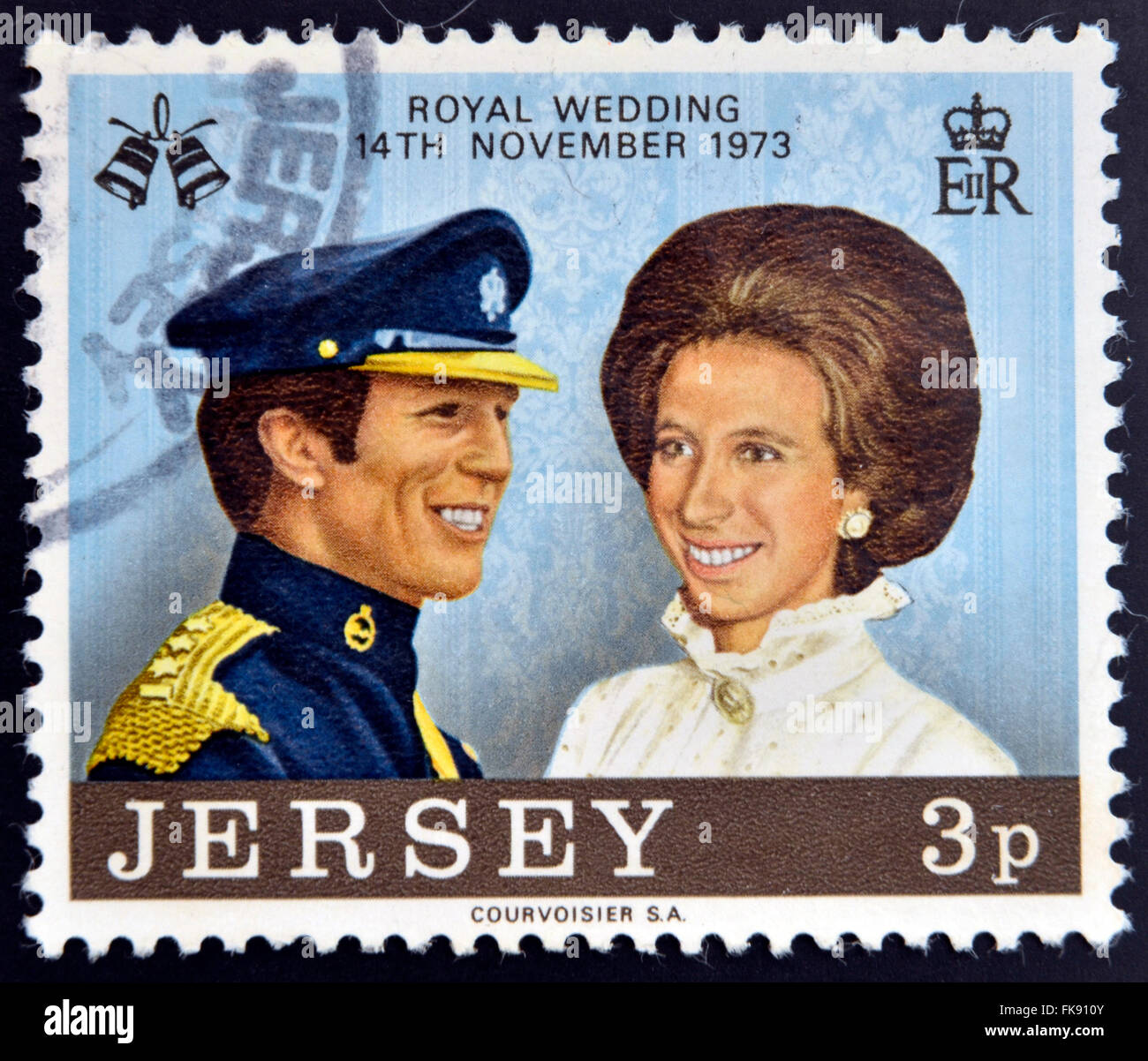 JERSEY - CIRCA 1974: Eine Briefmarke gedruckt in Jersey zum Gedenken an die Hochzeit von Prinzessin Anne und Mark Phillips 1973, ca. 1974 Stockfoto