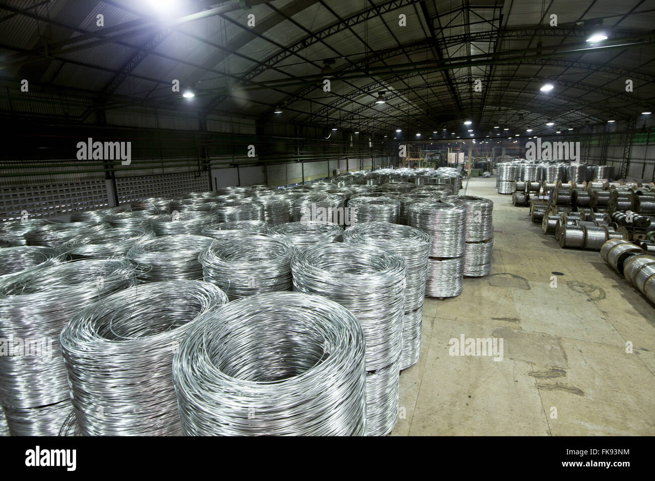 Walzen Aluminiumkabel bereit für die Verteilung verpackt werden Stockfoto