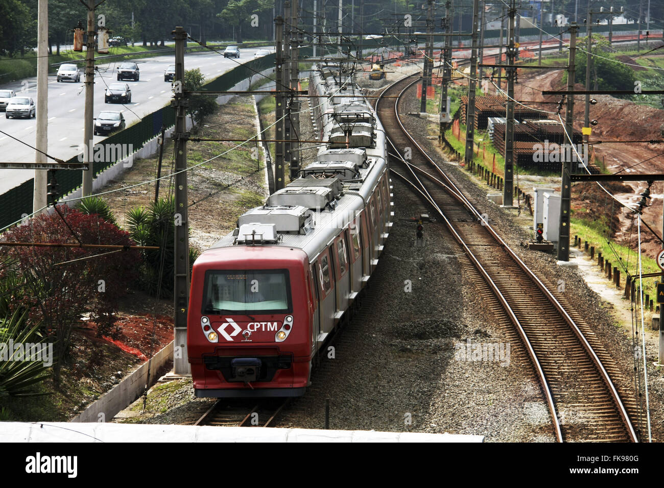 CPTM Bahnhöfe - zwischen Osasco und Jurubatuba - Linie 9 Smaragd - Stadt Sao Paulo Stockfoto