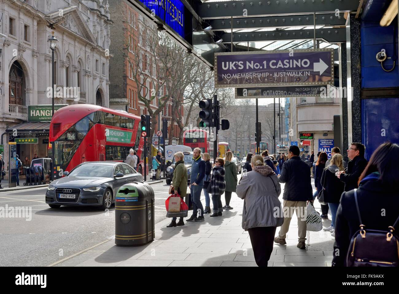 Beschäftigt Charing Cross Road central London UK Stockfoto