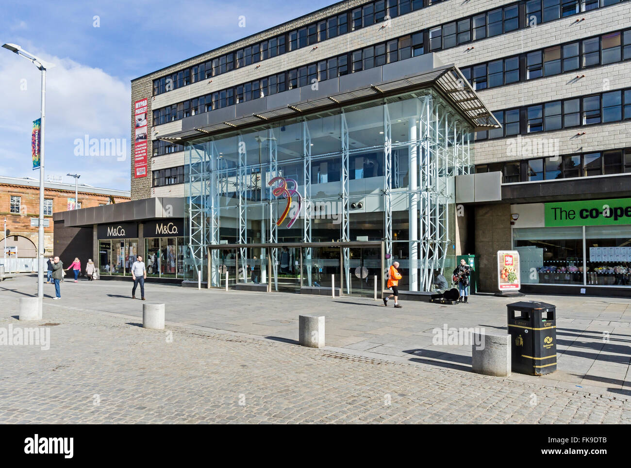 Die Piazza Einkaufszentrum Eingang in Gilmour Street Paisley Renfrewshire Schottland Stockfoto