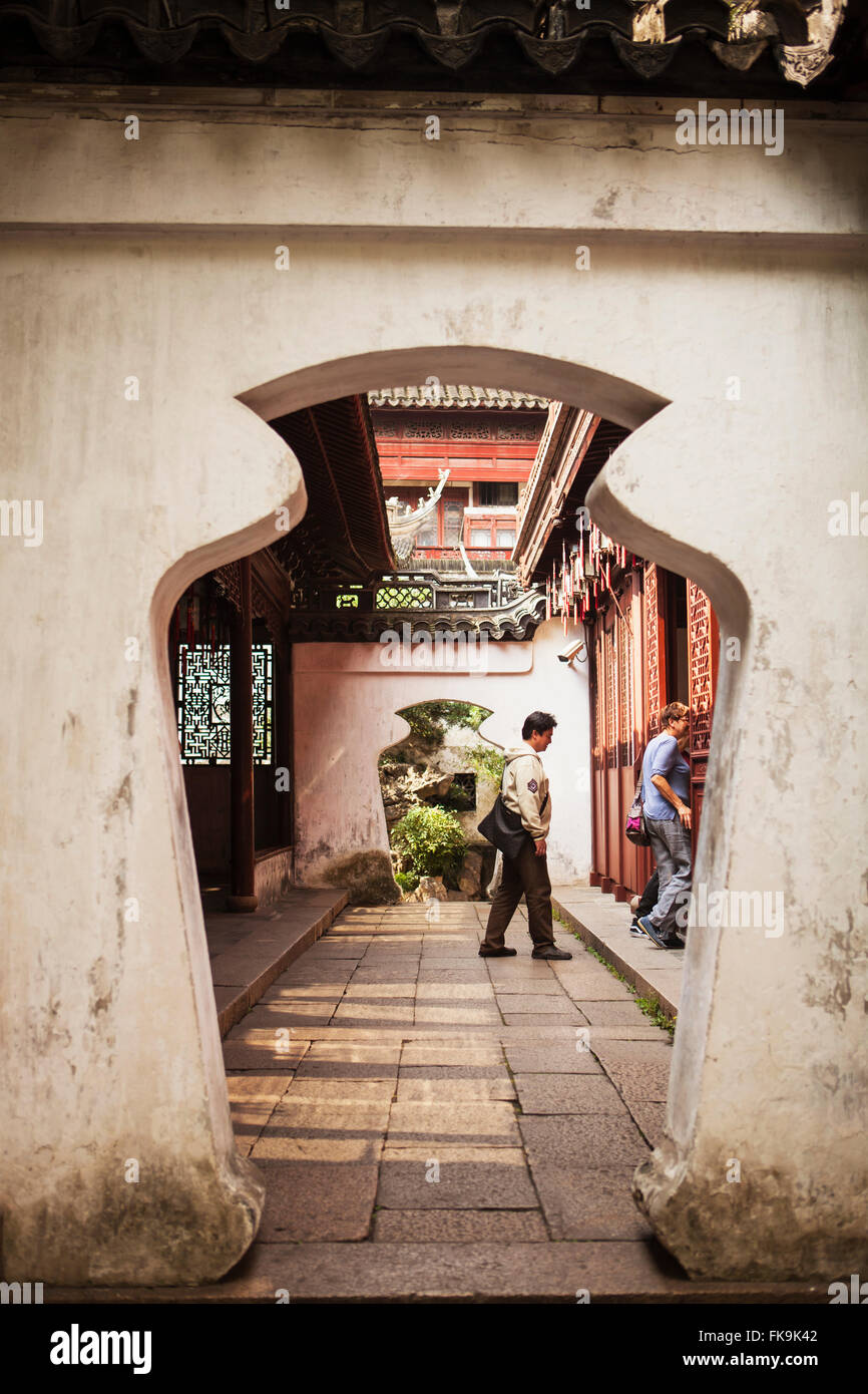 Eingang zu den Hallen, Yu-Garten, Shanghai, China Stockfoto