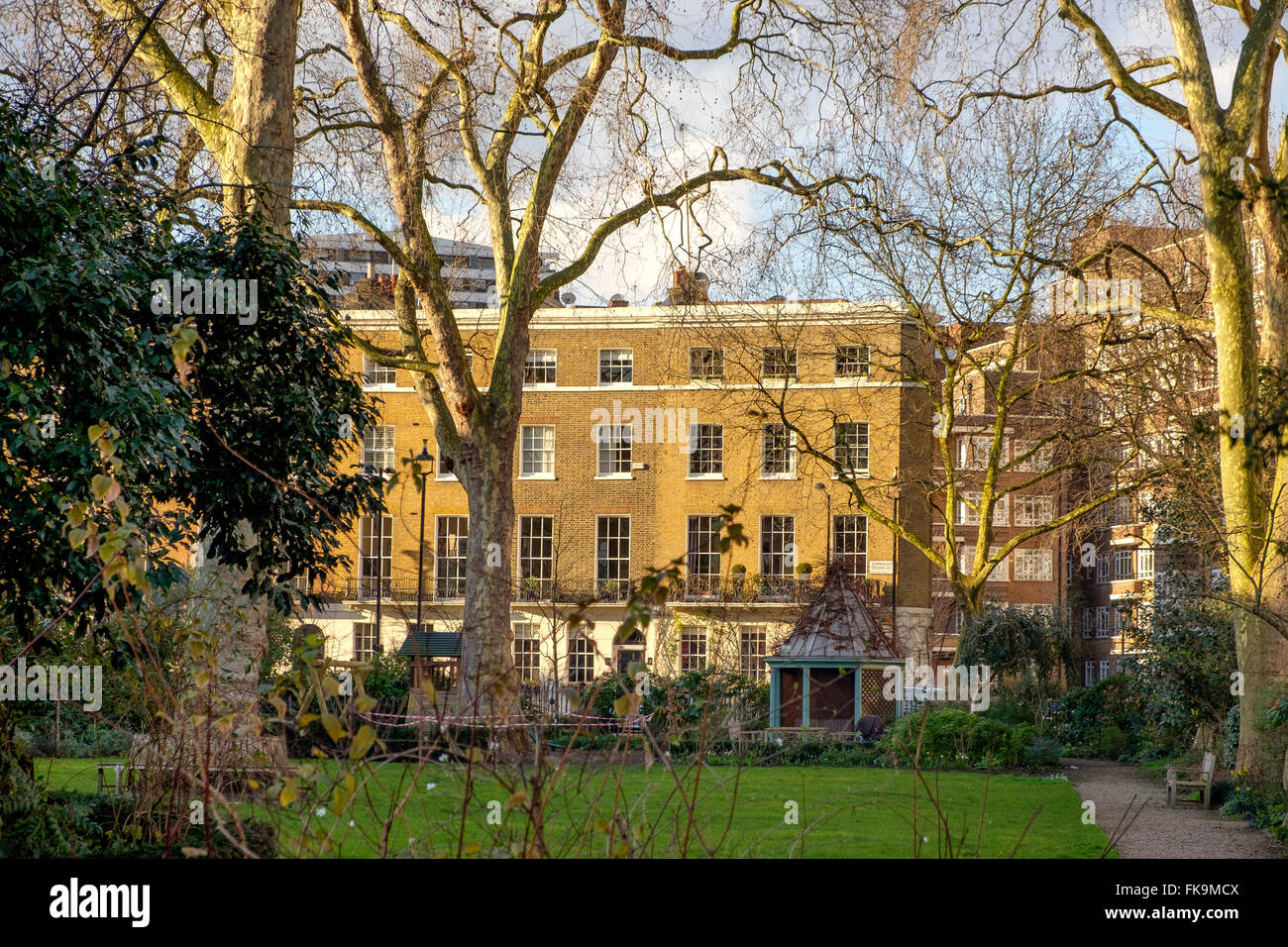 London, UK - 24. Februar 2016: Connaught Square angesehen in den privaten Gärten Stockfoto
