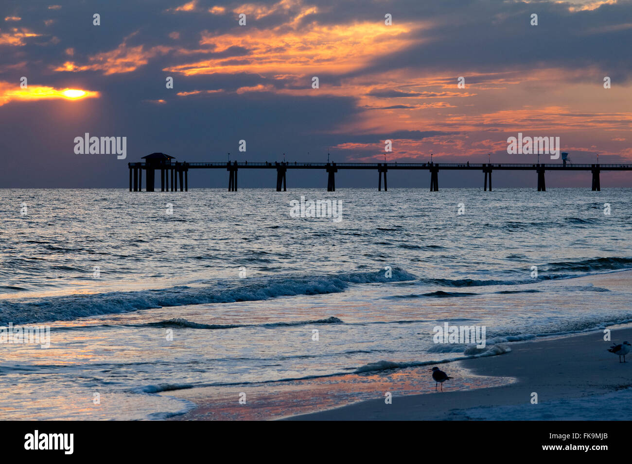 Okaloosa Insel Pier bei Sonnenuntergang. Stockfoto