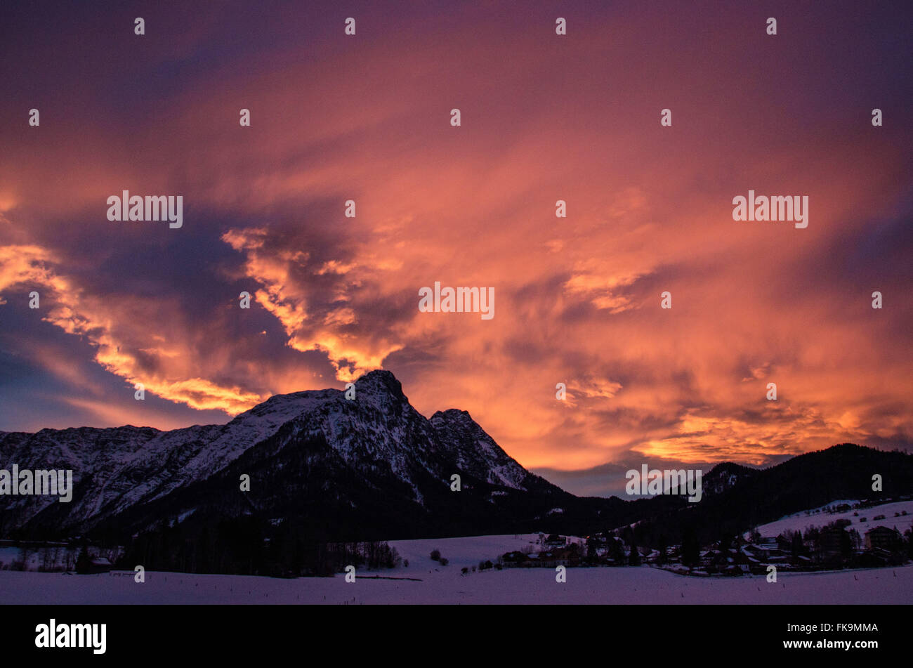 Sonnenuntergang über Sarstein Berg in der Nähe von Bad Aussee Stockfoto