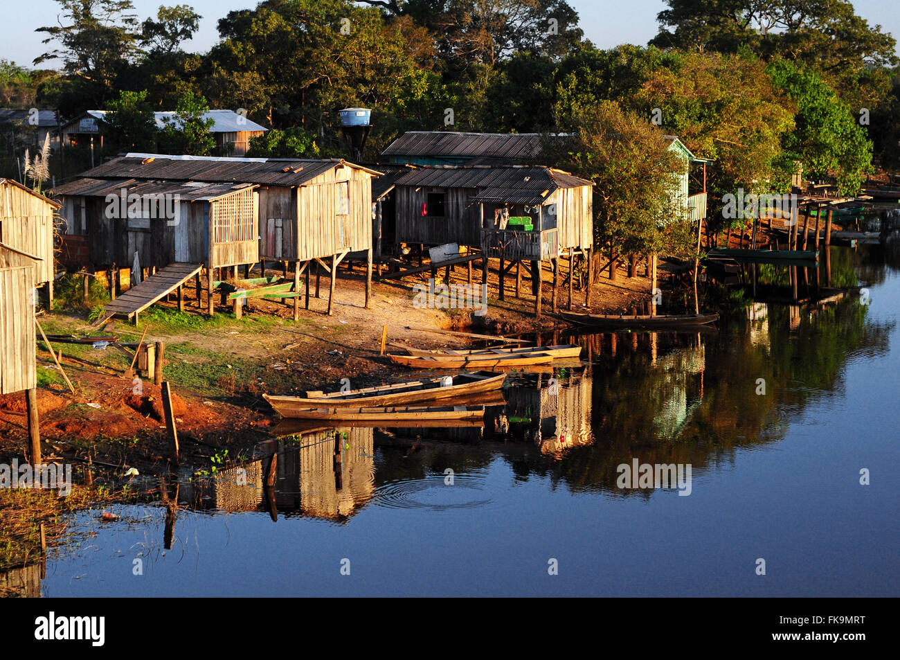 Riverside-Dorf der Fischer aus Guapore Fluss Stockfoto
