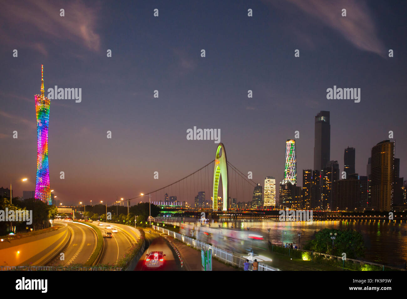 Canton Tower entlang den Pearl River und die Liede Brücke, Guangzhou, China Stockfoto