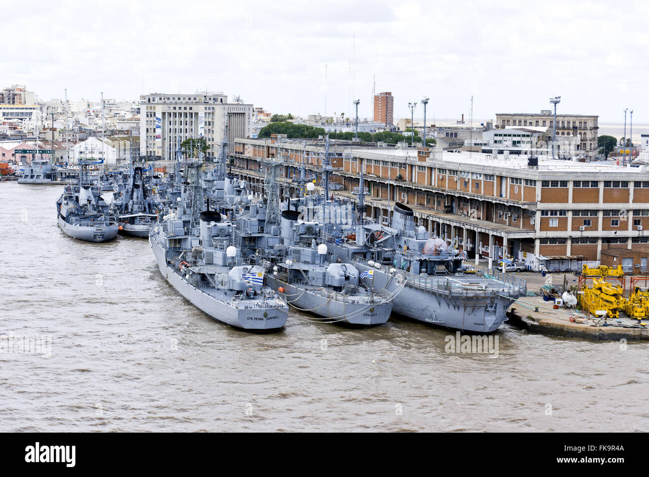 Hafen von Montevideo - Kriegsschiffe Stockfoto