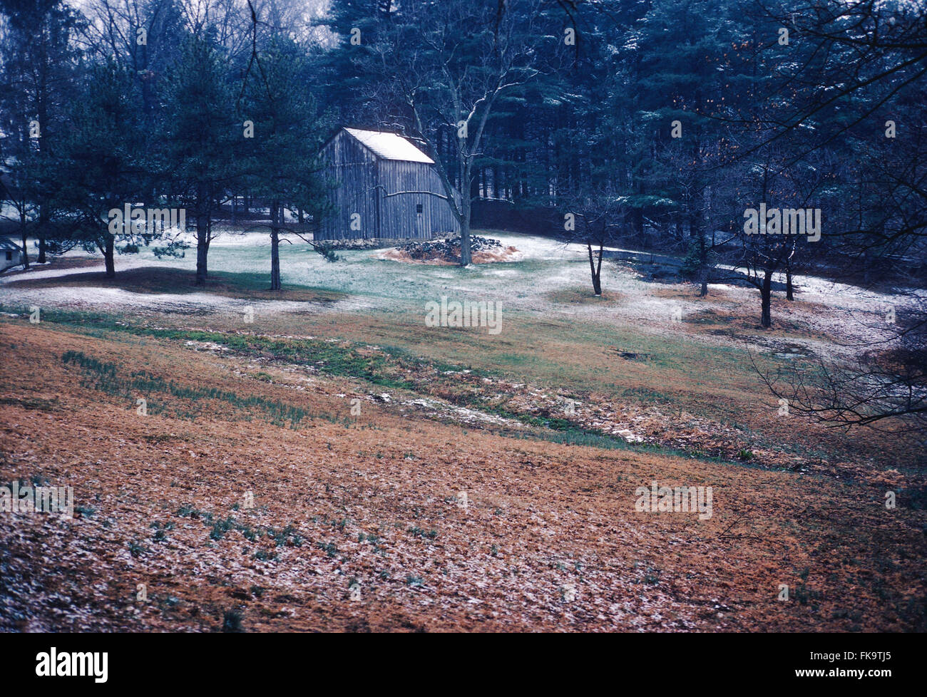 Scheune und frühen Schnee in der Nähe von Chadds Ford, Pennsylvania, USA Stockfoto