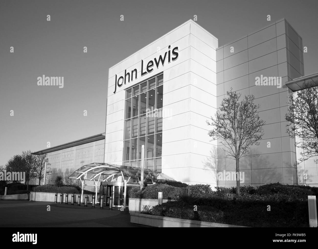 Die beeindruckende John Lewis Ladenfront im Einkaufszentrum Cribbs Causeway in Bristol bei Sonnenuntergang. 7. März 2016 Stockfoto