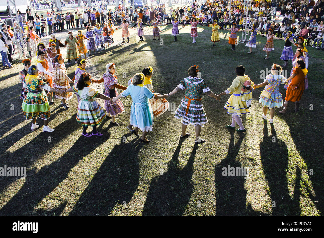 XI-Bande Tanz in traditionellen Kultur Festival Paulista - Sao Paulo enthüllt Stockfoto