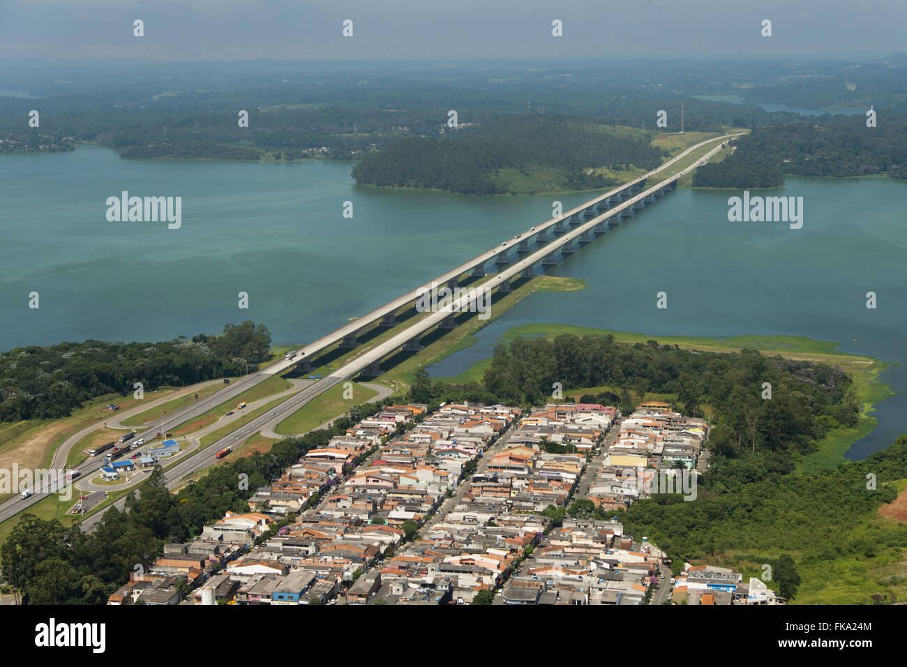 Luftaufnahme des südlichen Abschnitts der Ringstraße von Mario Covas auf dem Damm Billings Stockfoto