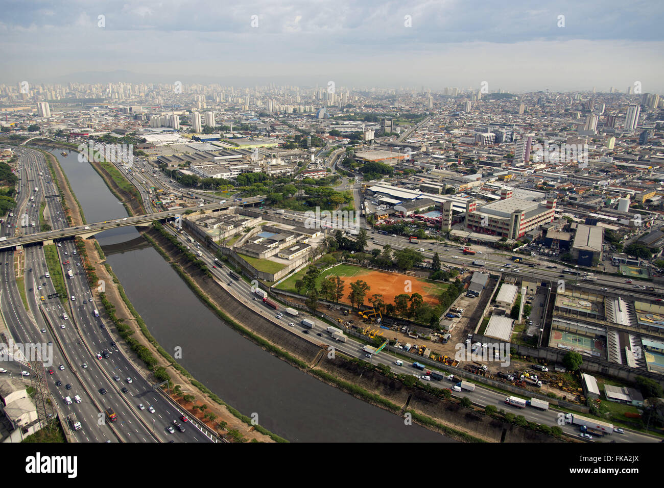 Luftaufnahme der Brücke Quadros auch bekannt als Brücke Vila Maria Stockfoto