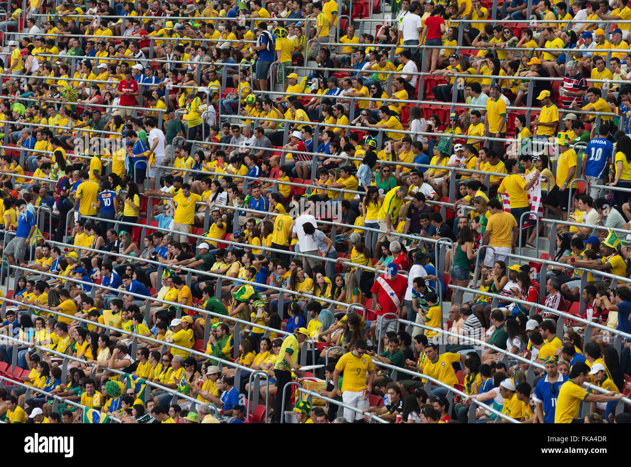 Brasilianischen Fans bei der Eröffnung des Confederations Cup - Brasilien Vs Japan-Spiel Stockfoto