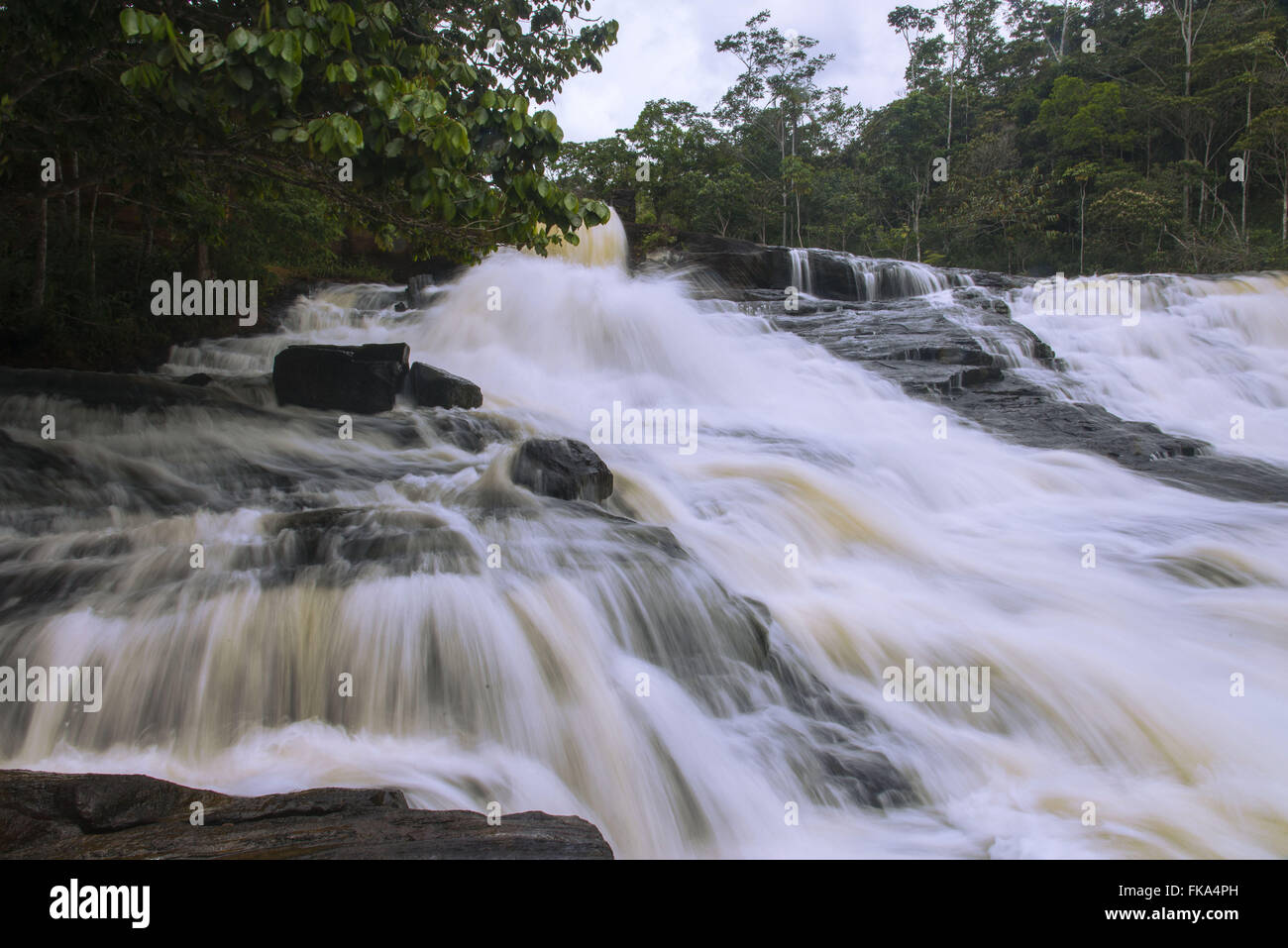 Wasserfall im Dorf Rio Baiano Tremembe - lokal auch bekannt als Wasserfall Tremembe Stockfoto