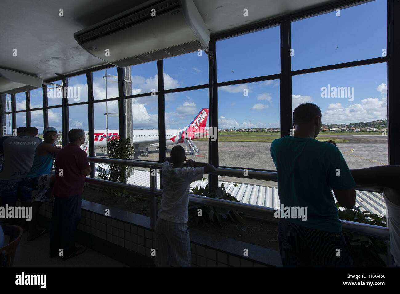 Passagier-terminal und Flugzeugen auf dem Rollfeld von Jorge Amado Flughafen Ilheus - südlich von Bahia Stockfoto