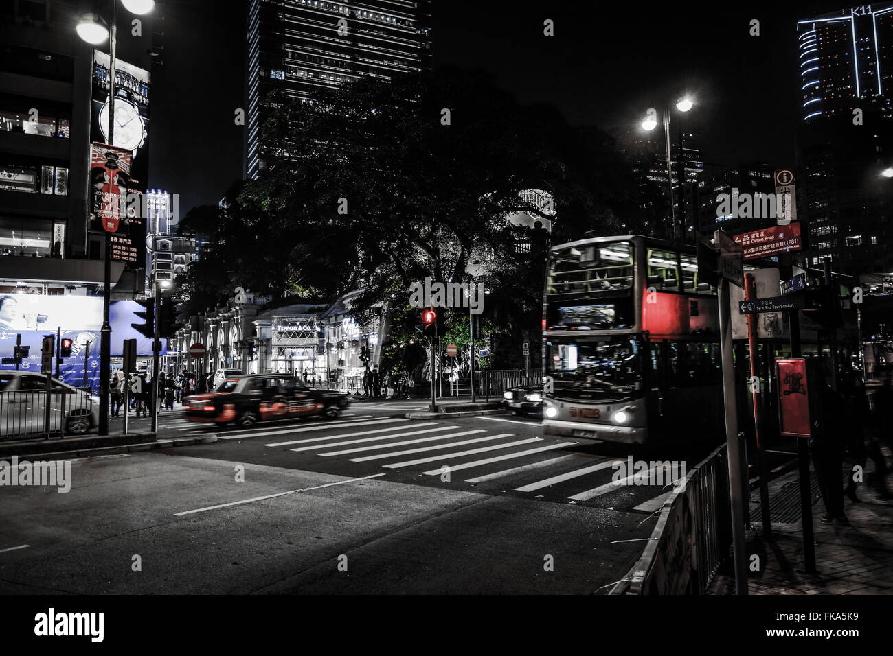 Kreuzung von Canton Road und Salisbury Road. Canton Road ist Heimat für viele gehobene Geschäfte und Einkaufszentren Stockfoto