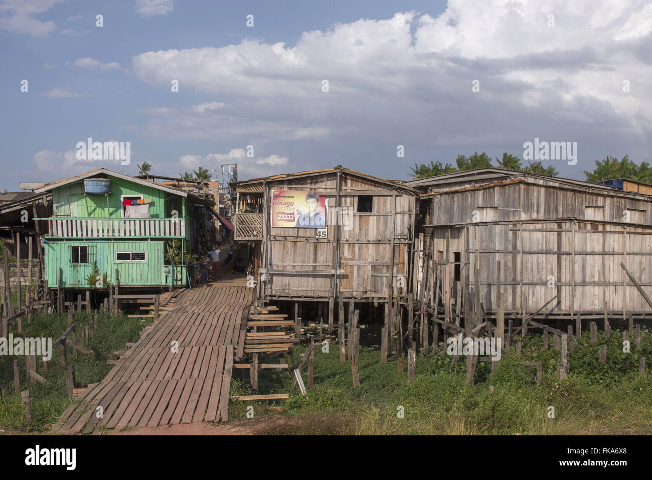 Verbleibende Stelzen Dorf Luzia nach der Urbanisierung der Range River waterfront Stockfoto