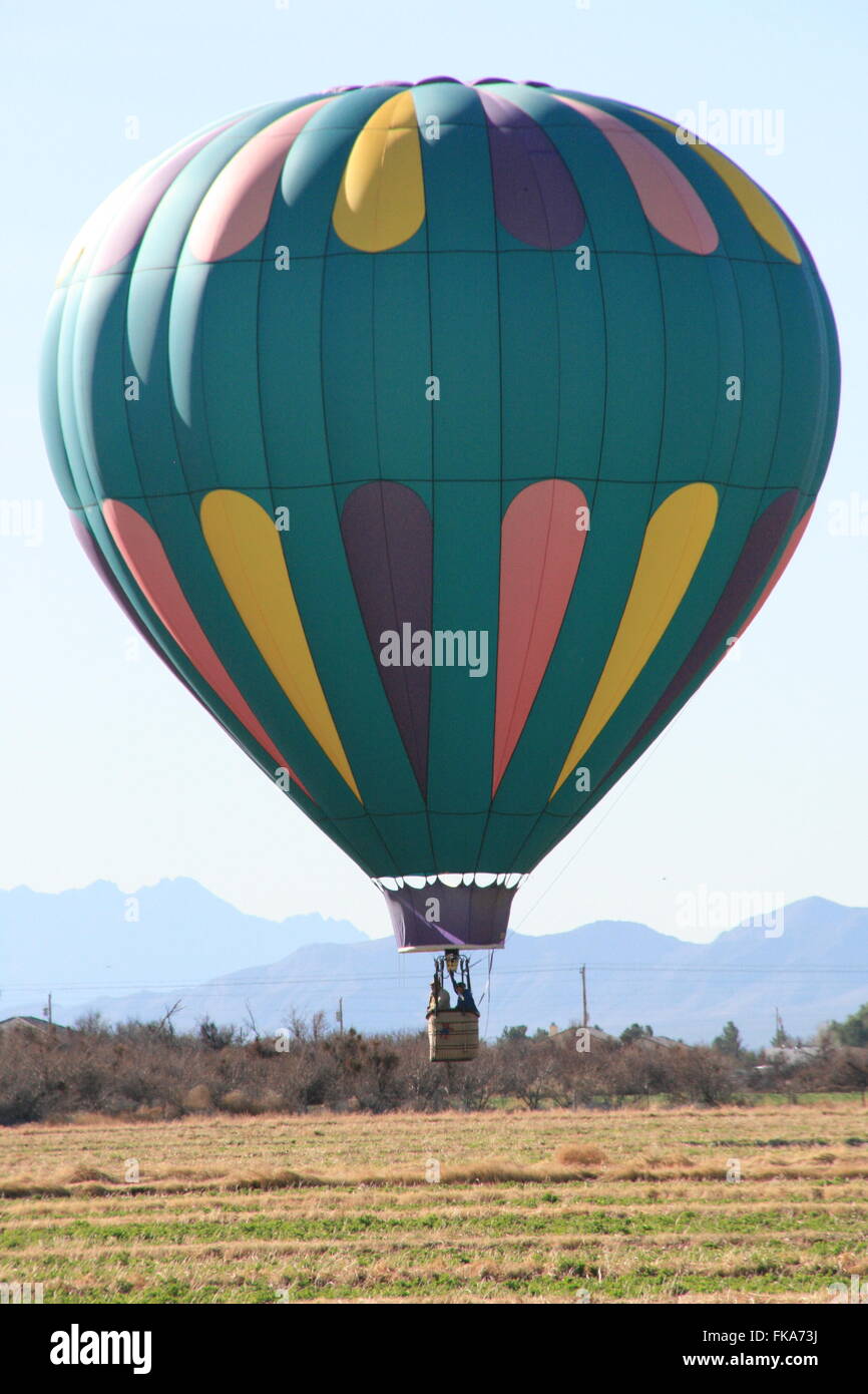 Heißluftballon Landung im Bereich südliche Wüste von nevada Stockfoto