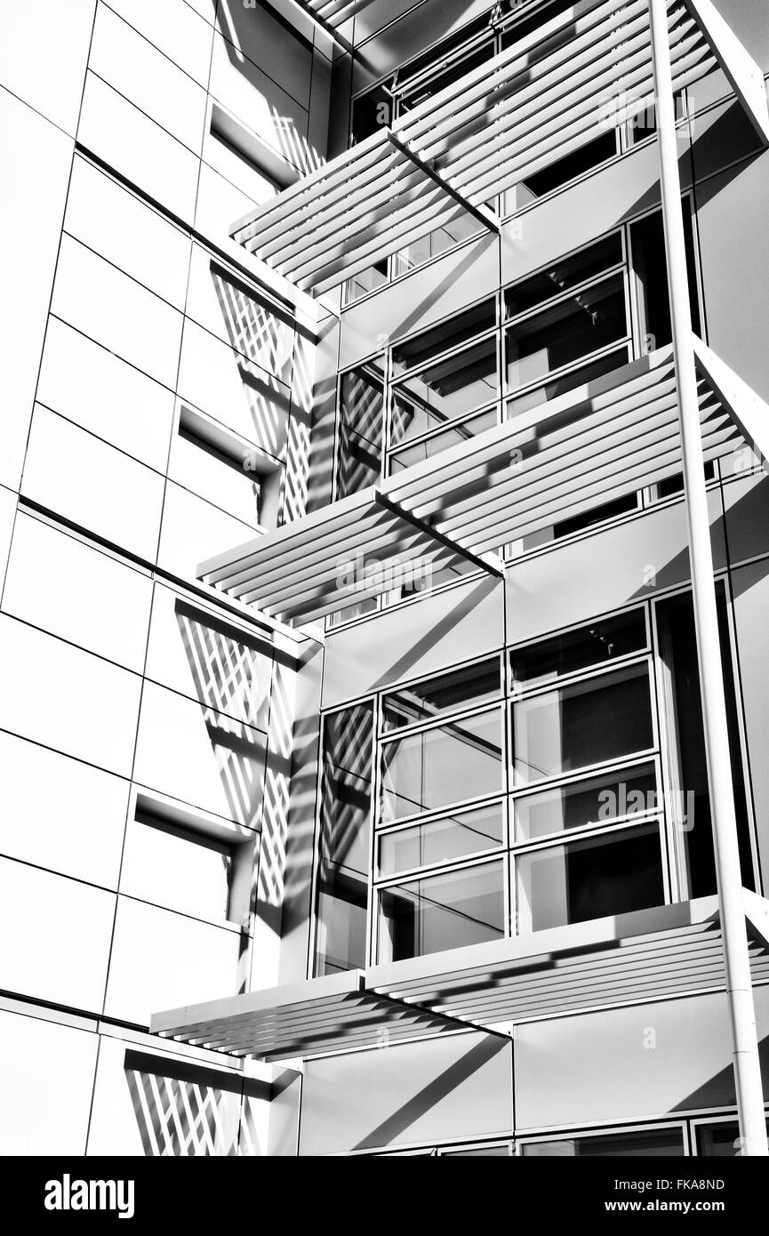 Milton Keynes The Quadrant Gebäude abstrakt. Milton Keynes, Buckinghamshire, England. Schwarz / weiß Stockfoto