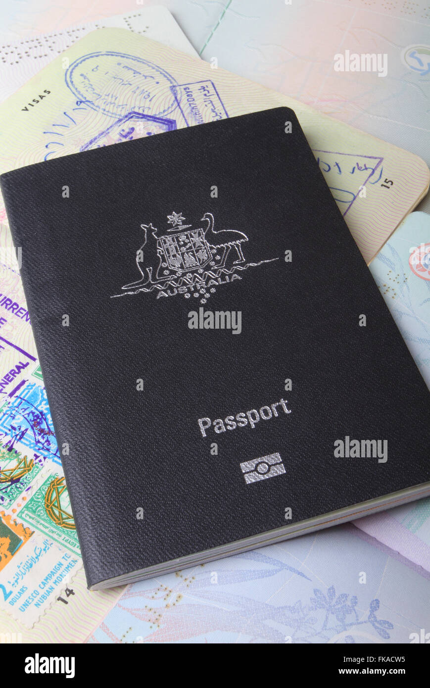 Australischen Pass auf offenen Pass Seiten zeigen Visa sitzen. Stockfoto