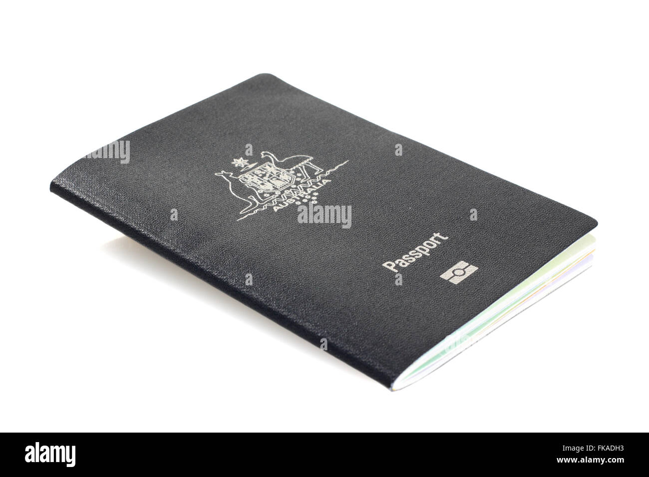 Eine aktuelle australische Pass isoliert auf weißem Hintergrund. Stockfoto