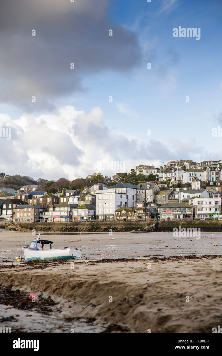 Gesamtansicht von St Ives in Cornwall an einem Frühlingsmorgen. Stockfoto