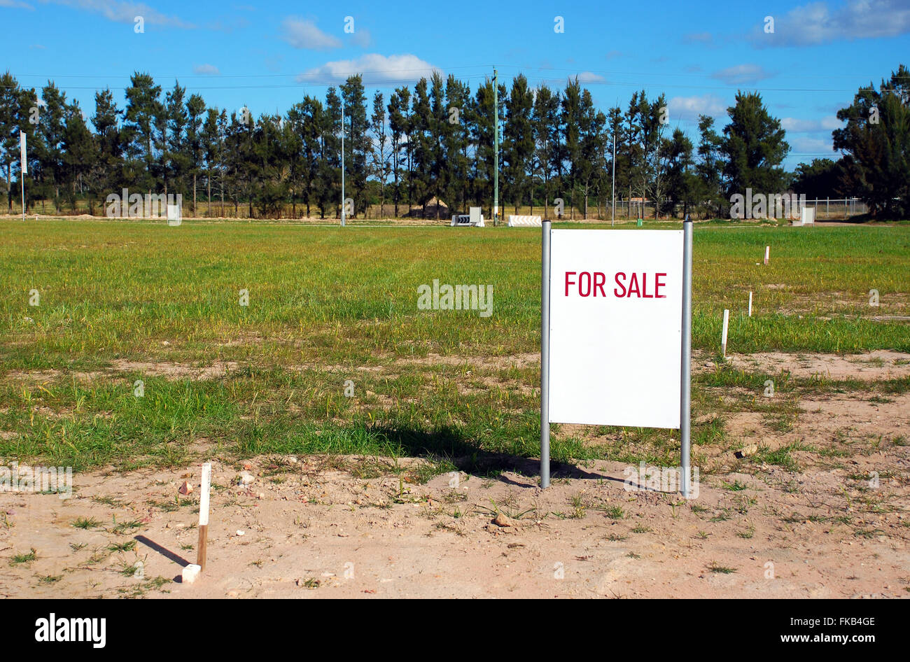 Ein Bild der unbebaute Grundstücke mit einem für Verkauf Zeichen Stockfoto