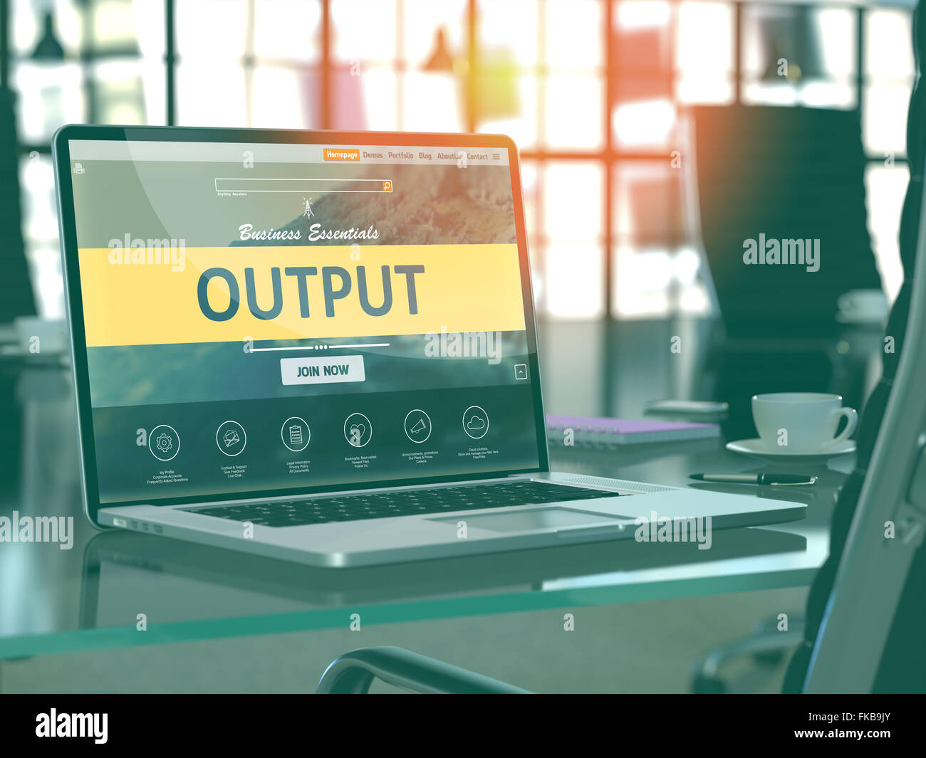 Laptop-Bildschirm mit Output-Konzept. Stockfoto