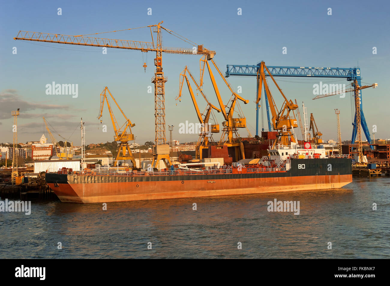 Werften und Fluss Odiel, Huelva, Region von Andalusien, Spanien, Europa Stockfoto