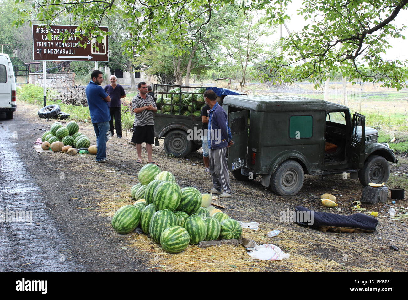 Am Straßenrand Wassermelone Verkäufer in ländlichen Georgien Stockfoto