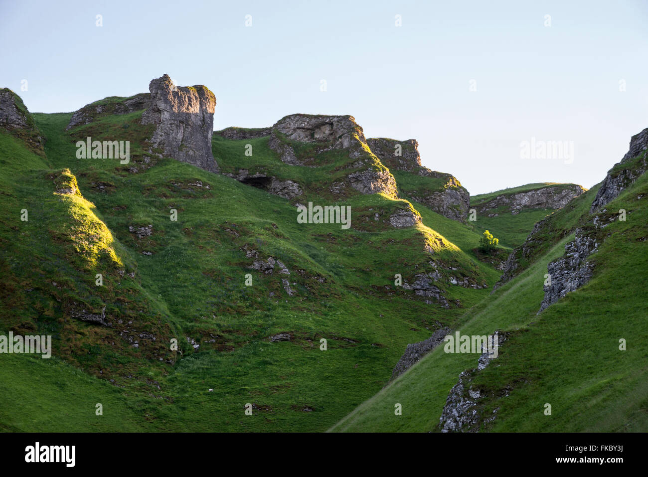 Winnats Pass in der Nähe von Castleton im Peak District, Derbyshire. Stockfoto