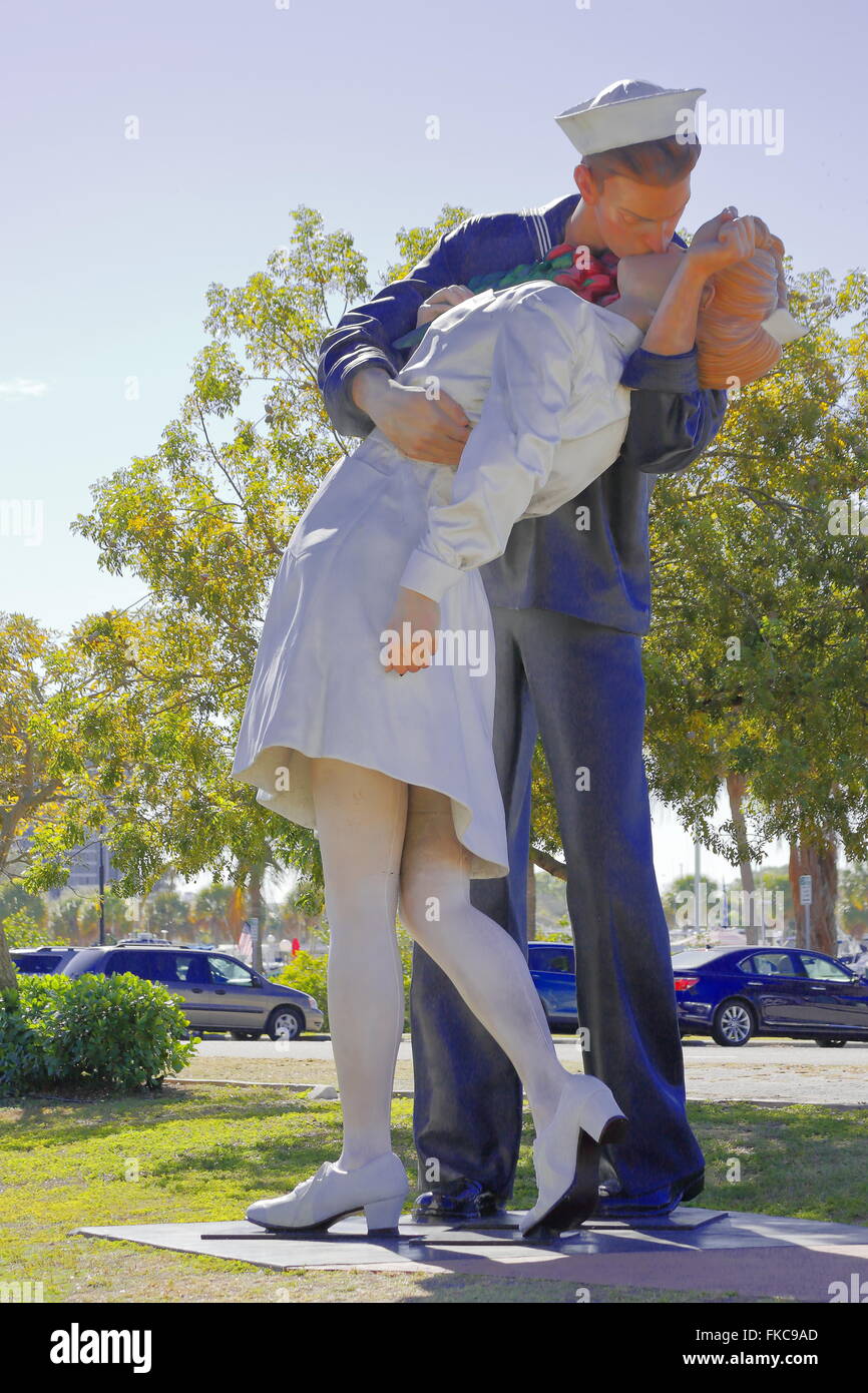 Statue namens bedingungslose Kapitulation in Sarasota Bayfront Park Stockfoto