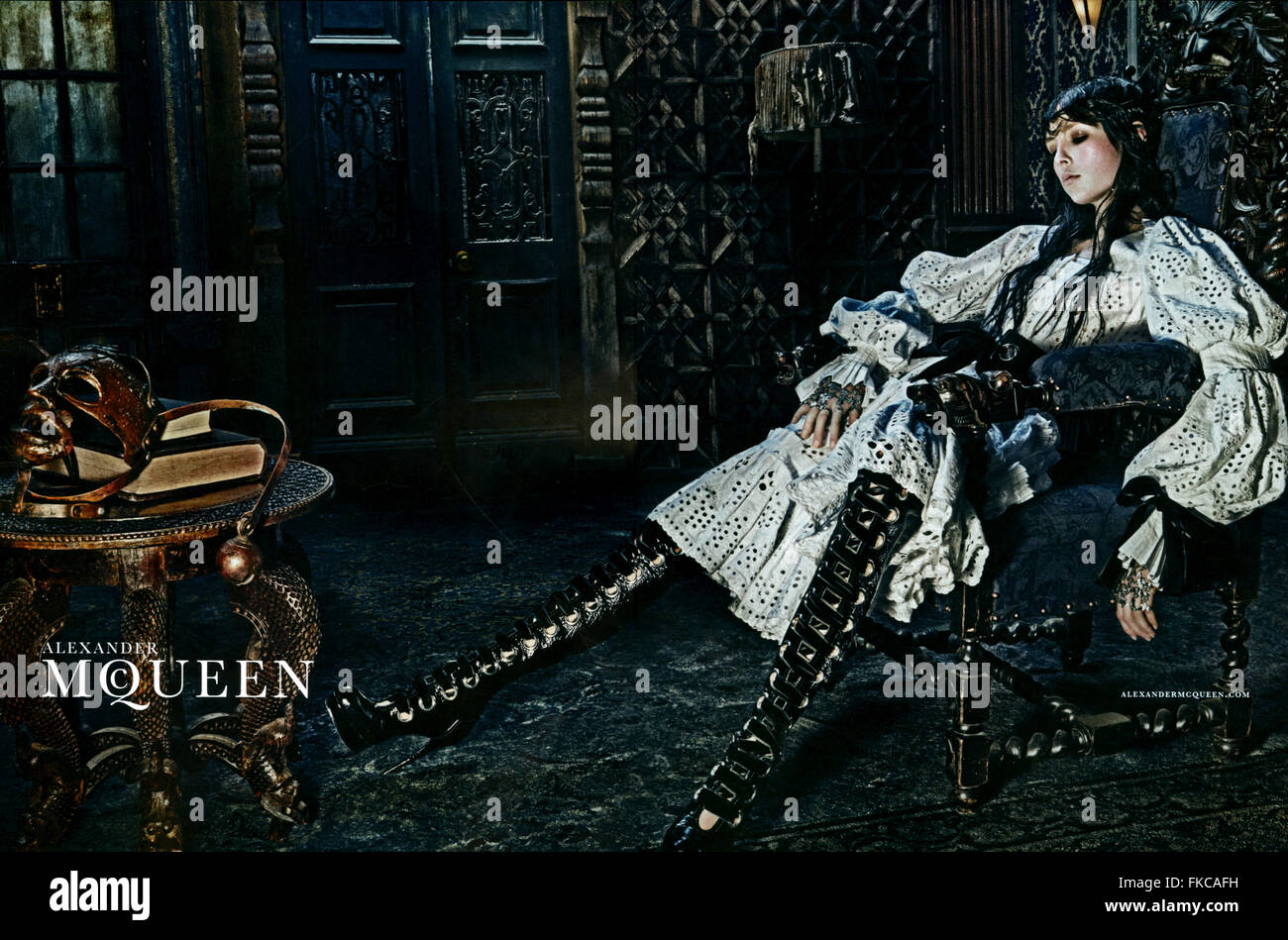 2010er Jahre UK Alexander McQueen Magazin Anzeige Stockfoto