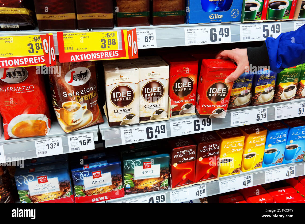 Regale kaffee supermarkt Fotos und Bildmaterial in hoher Auflösung