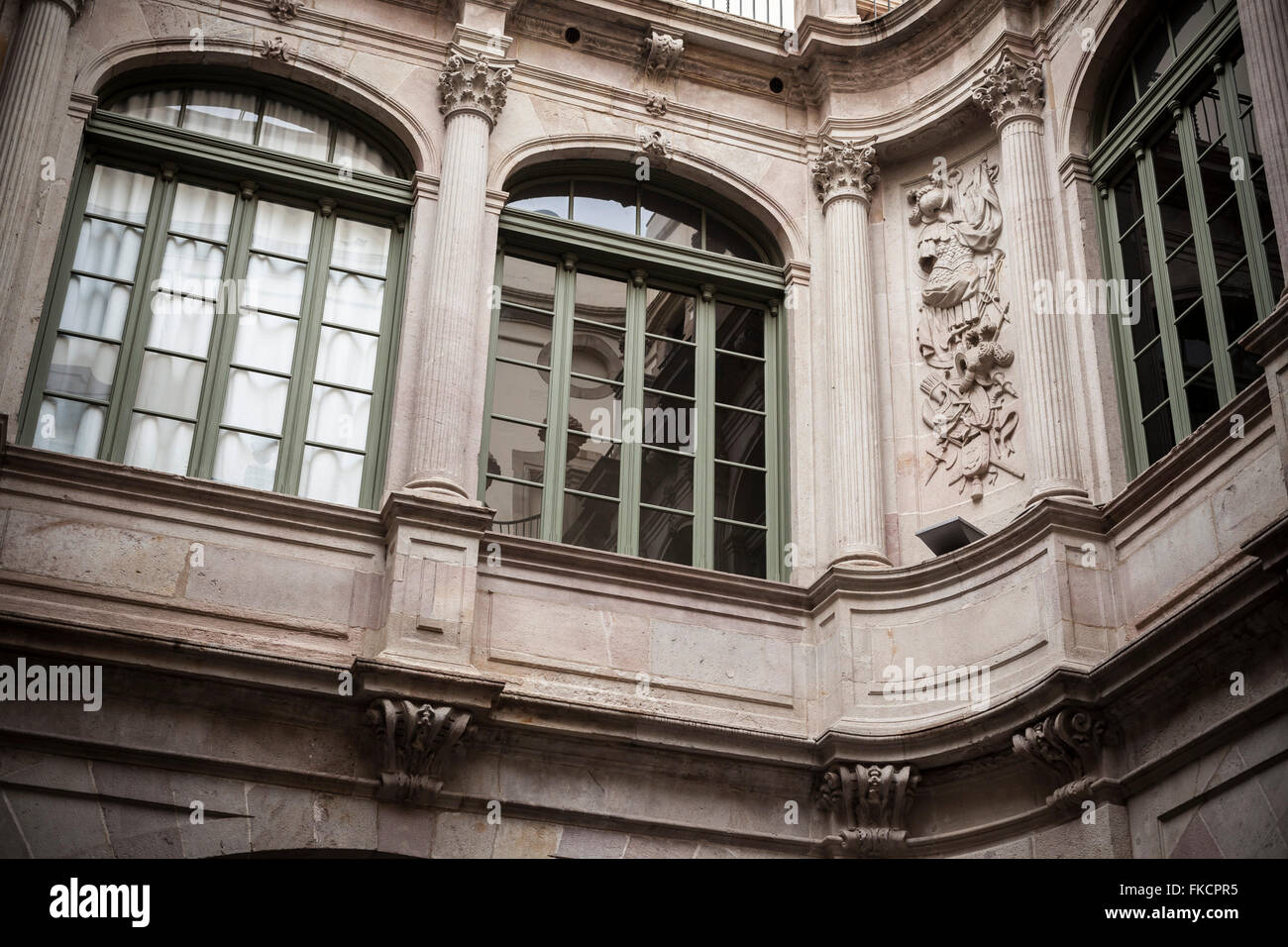 Fenster Fassade Terrasse innen Palau Palast De La Virreina, Barock, La Rambla, Barcelona. Stockfoto