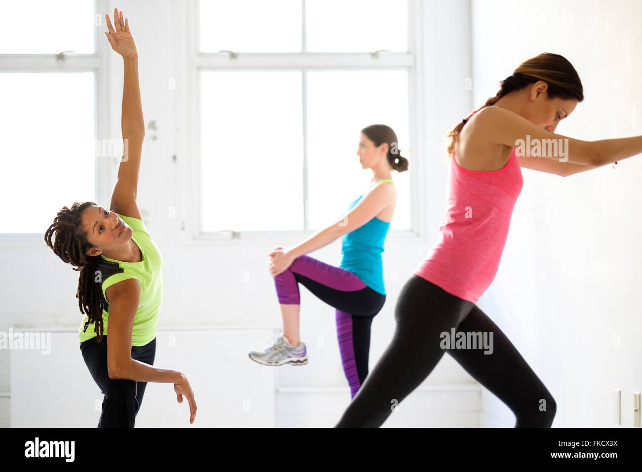 Frauen im Fitness-Studio trainieren Stockfoto