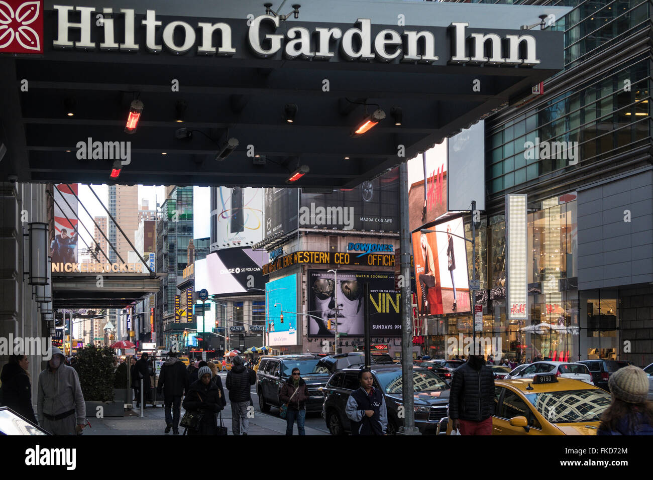 Hilton Garden Inn, vor dem Eingang Zeichen, 42nd Street, Times Square, New York, USA Stockfoto
