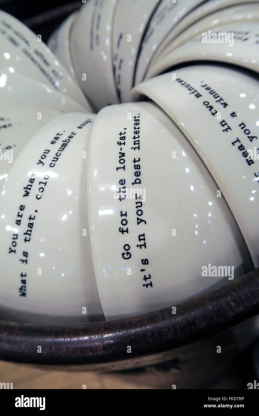 China Cups mit niedlichen Zitate, Fishs Eddy home Ware store, New York Stockfoto