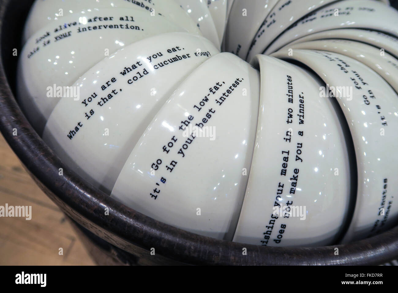 China Cups mit niedlichen Zitate, Fishs Eddy home Ware store, New York Stockfoto