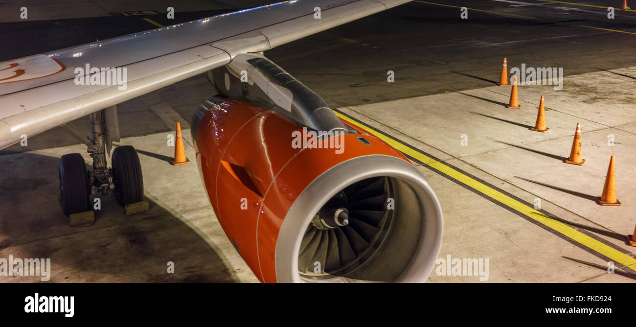 Unterlegkeile, die auf ein Fahrwerk von Flugzeugen eingesetzt Stockfoto