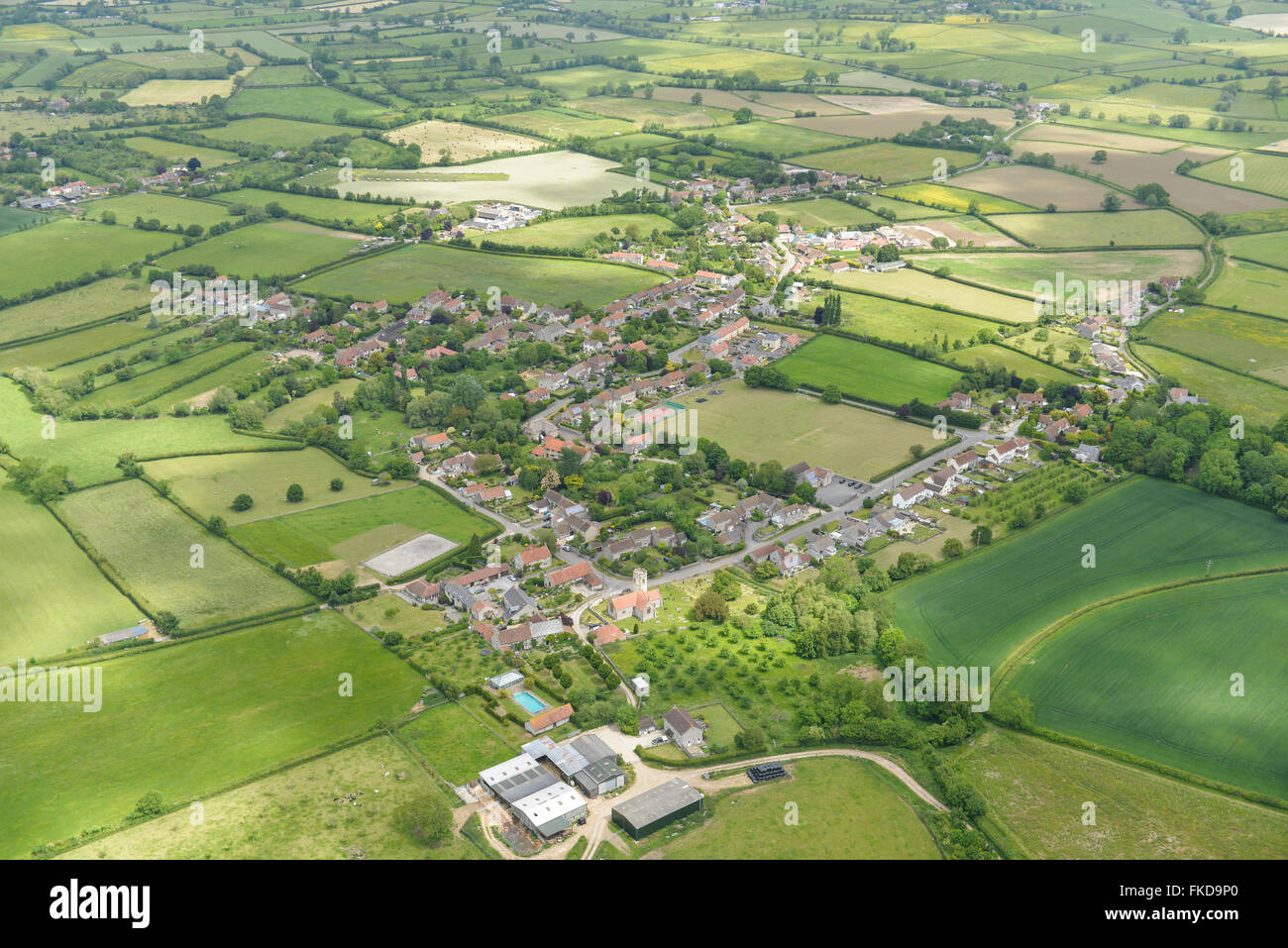 Eine Luftaufnahme des Dorfes Barton St David und Somerset Umland Stockfoto