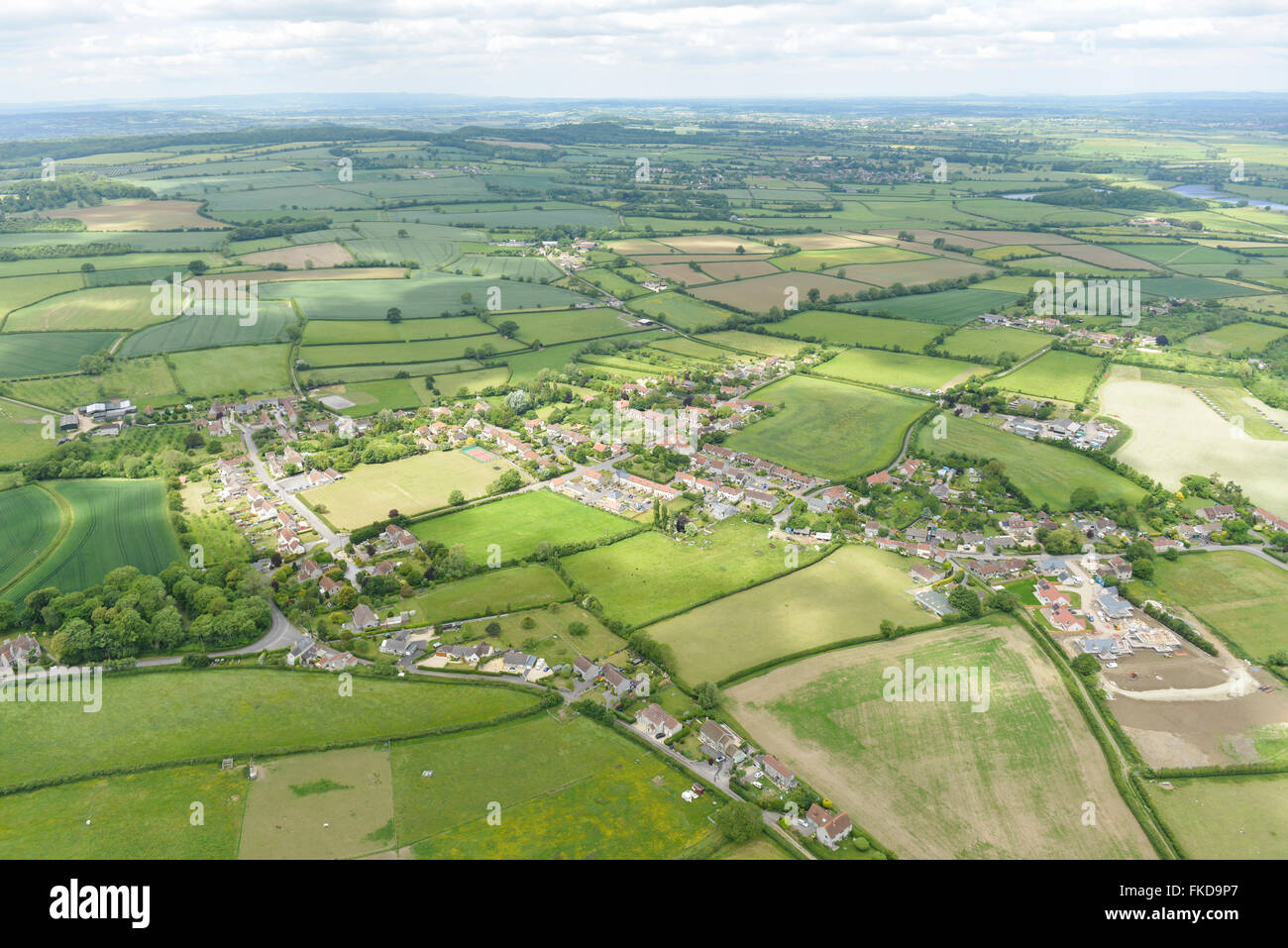 Eine Luftaufnahme des Dorfes Barton St David und Somerset Umland Stockfoto