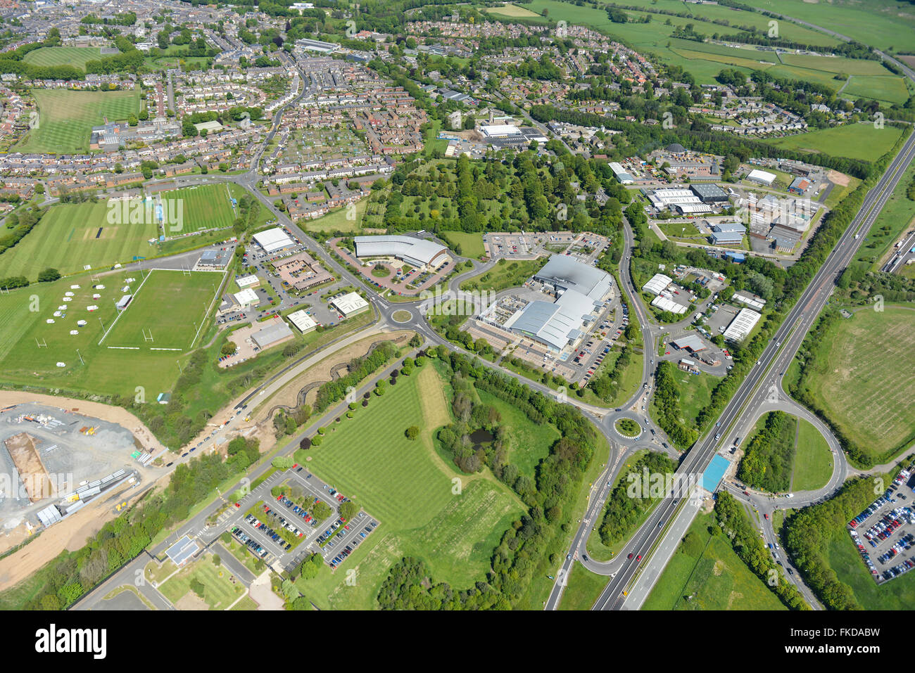 Eine Luftaufnahme der Einkaufsstraßen von Alnwick, Northumberland Stockfoto